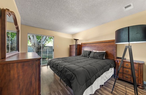 Antioch House | Entire House! KING SIZE BED