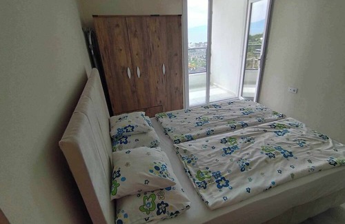 Kusadasi Apartment | Close to the sea, all furnishings are ready, air-conditioned, with internet,