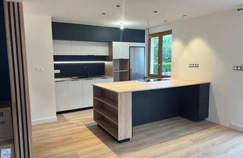 Bagneres-de-Luchon House | Maison Proche du Centre Ville et Lac, Terrasse Jardin, Parking
