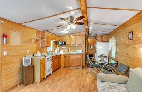 Gouldsboro Cabin | NEW LISTING! Cozy Pocono Retreat by Eagle Lake- Relax & Unwind by RedAwning