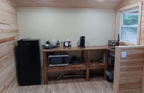 Lynn Garden Cabin | RECONNECT to nature with cozy cabin near Church Hill, TN