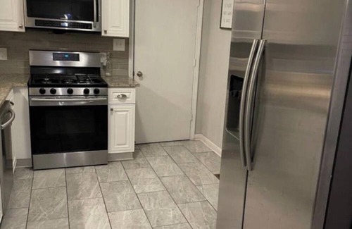 Southwestern House | Private room in a Charming 3-bedroom house with AC and WiFi in beautiful Atlanta