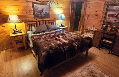 Lac du Flambeau Cabin | Delightful 2-bedroom cabin in Lac du Flambeau on 6 acres with private lake