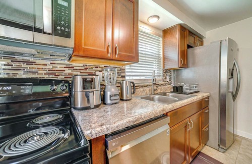 South Hills House | Bright Pittsburgh House w/Yard: 3 Mi to Downtown!