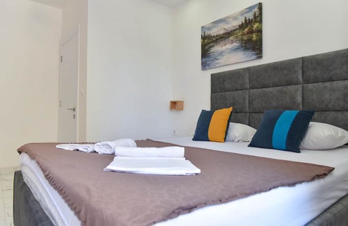 Gjerana Apartment | Studio Flat w Balcony 6 min to Beach in Montenegro