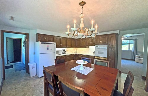 Sugarcreek House | Country Acres Retreat 3 br. country home with large backyard.