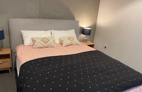 Wellington Apartment | Modern sunny apartment close to central wellington