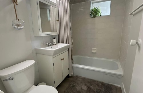 Vancouver South House | Cozy's Charming Corner