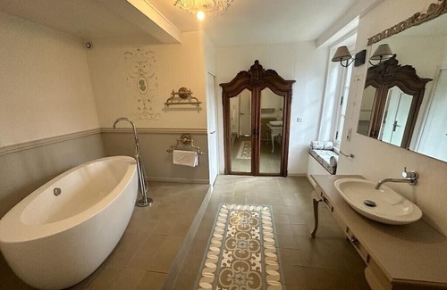 Pont-du-Chateau Other | Suite Royale au Château du Serpolet