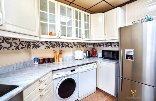 Jumeirah Apartment | Everyday free housekeeping provided, marina view