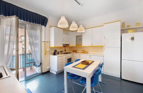Pra' Apartment | Apartment 'Palmaro' with Balcony and Air Conditioning