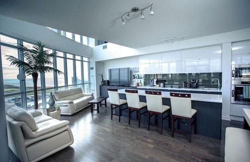 CityPlace Apartment | City/Lake view 2-storey condo w/parking
