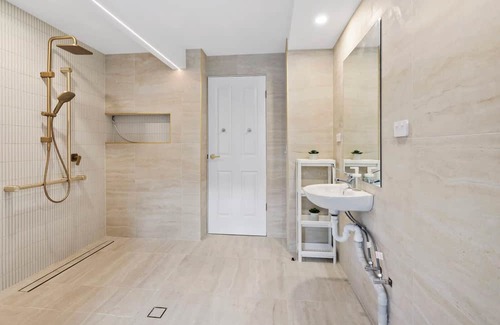 Ashgrove House | Unit in Inner Brisbane with Movie Room and Parking