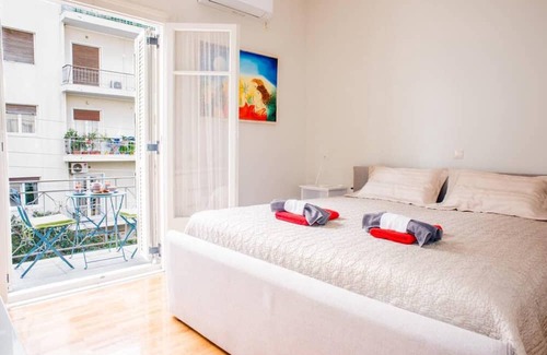 Nea Chalkidona Apartment | Sunny flat w/h balcony and homey feel near metro