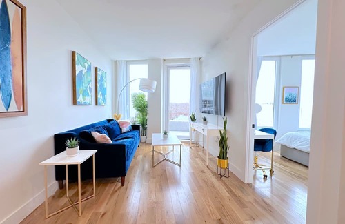 Greenpoint Apartment | 1 Large Bedroom - Massive Private Terrace - Luxury Building - Greenpoint