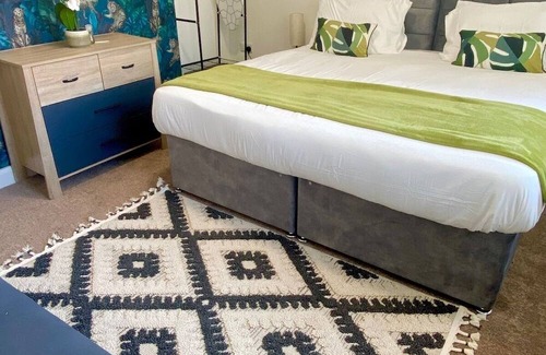 Failsworth Apartment | Luxury Apartment in Manchester with free parking