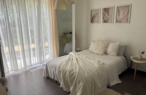 Hopitaux-Facultes Apartment | Beautiful, fully equipped studio!