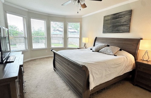 Tomball House | Refreshing 4bdr home w Pool!