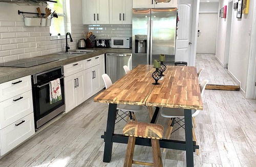 East End House | Rustic 3 bedroom beach house, superb location