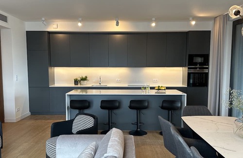 Mirow Apartment | Prestige Grzybowska | Air-Conditioning | Parking | For 10 | Near Rondo ONZ | 4 Bedrooms