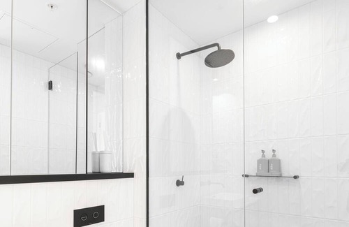 Footscray Apartment | Romantic Urban Retreat: One Night with The Little Prince!