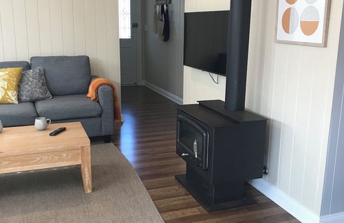 Milton Cottage | Short Walk to Milton Village | Cosy and Quiet | Dogs Welcome