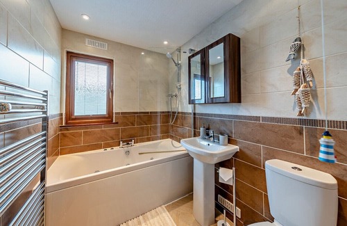 Morfa Bychan House | Mussel Shells Lodge - Three Bedroom House, Sleeps 6