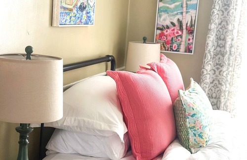 Warrington Cottage | Charming 3 Bed 1 Bath 100 year old Cottage Near Downtown Pensacola and NAS