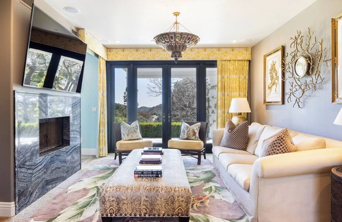 Malibu House | Le Grand Chateau by AvantStay | Stylish Estate w/ Pool, Sauna, & Views