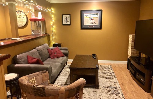 Rotterdam Junction House | Country colonial with firepit, bar area only minutes to Saratoga Springs