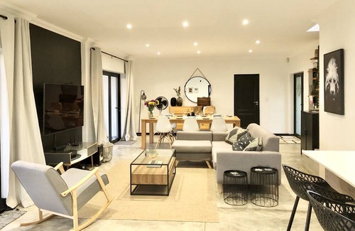 Stellenbosch House | Cape Winelands Mountain View Getaway