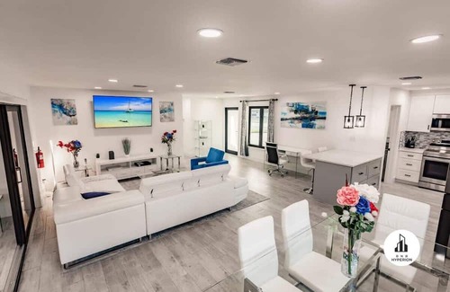 Downtown Fort Lauderdale House | Events Welcome - 3B Home w Pool & BBQ - Carport