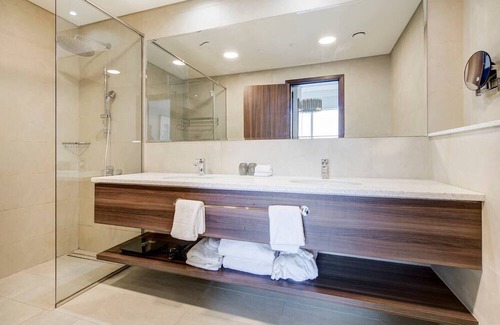 Al Sufouh 2 Apartment | Exclusive 1-Bedroom Suite with Breathtaking City Vistas at Avani Plus Palm View