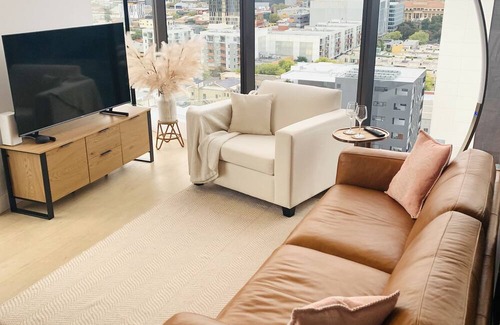 Adelaide Apartment | CityNest Iconic View /Free Parking/Gym/Swimming Pool/BBQ