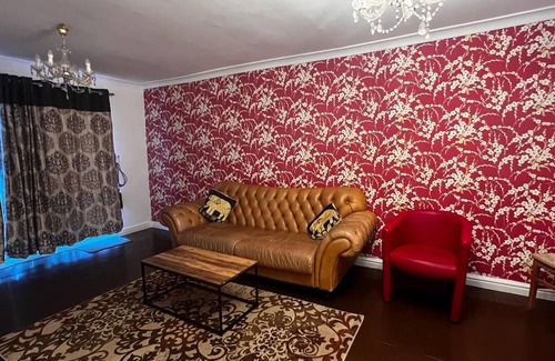 Borehamwood Apartment | Elstree 3-bed Gem: Central London, Sky, Bbc
