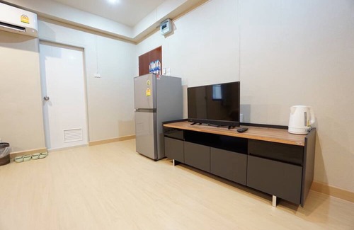 Samran Rat Apartment | Best & Cheap private room near Khaosan/Chinatown 5 mins to MRT Samyot (409)