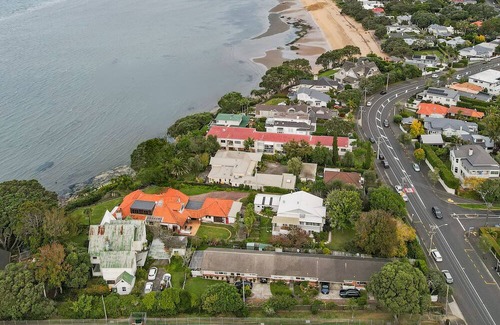 Narrow Neck House | Clifftop Beach Escape