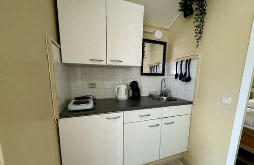 Tzummarum Cabin | Charming Holiday Home Maridu Wadden Cabin in the Heart of Friesland