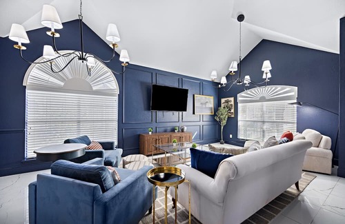 Valley Ranch House | Irving Poolside Paradise!
