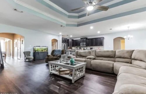 Gulfport House | 5 bedroom 3 full baths 6 miles from the beach.