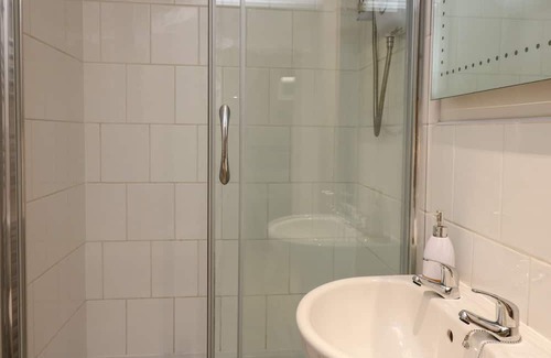 Llandyssiliogogo Cottage | TAFARN TYDU, pet friendly, character holiday cottage in Cross Inn