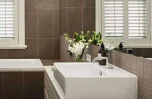 Malvern House | Charming Victorian large Family Home, Pet Friendly