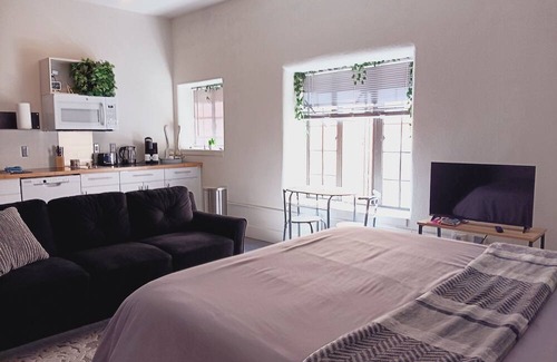 Tucson Apartment | cozy queen hideaway is located in the historical down town Tucson area.