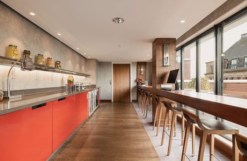 The Hague Center House | Ensuring a Very Comfortable & Memorable Stay! Pet-friendly Property!