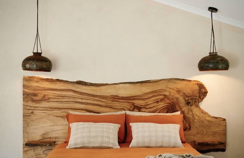 Clunes Cottage | The Honey Barn. Wabi-Sabi Cottage with Byron Hinterland view.