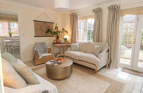 Sturminster Newton Cottage | NO. 98, pet friendly, with a garden in Sturminster Newton
