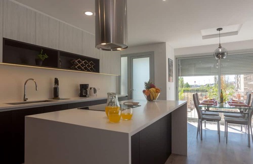 Palhais Apartment | Beautiful apartment for 4 people with WIFI, A/C, TV and balcony