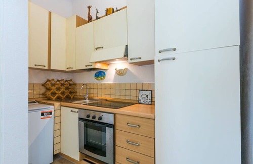 Pescia Romana Apartment | Lovely apartment for 6 people with pool, WIFI, patio, pets allowed and parking