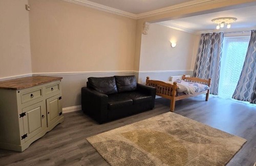 Havering House | Avala, 5/6 Bed House in Romford