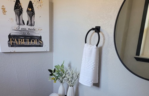 Loganville House | Lovely 3-bedroom house seating on 3 acrage with AC and WiFi in Loganville